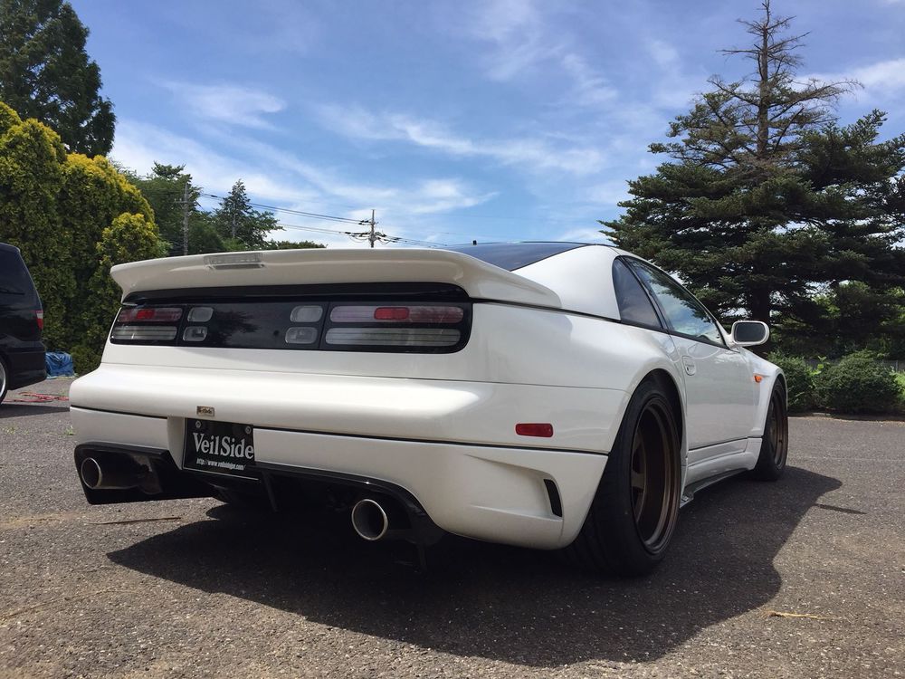 VeilSide Nissan Z32 300ZX (2+2) Wide body Rear Spoiler (with LED stop lamp)