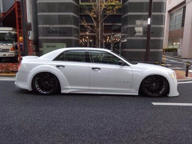 VeilSide CHRYSLER 300(ABA-LX36) ★USA★MODEL Side Skirts (FRP)