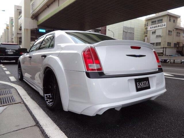 VeilSide CHRYSLER 300(ABA-LX36) ★USA★MODEL Side Skirts (FRP)